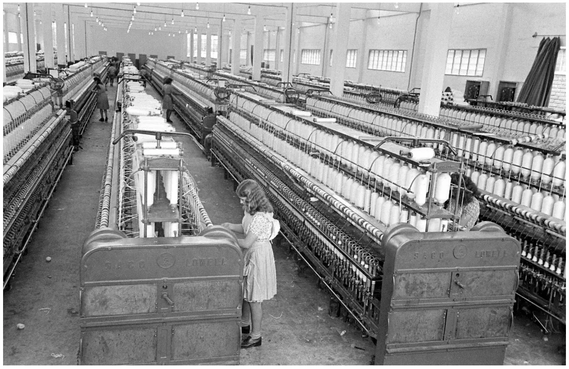 Antigua fábrica textil de Medellín en blanco y negro